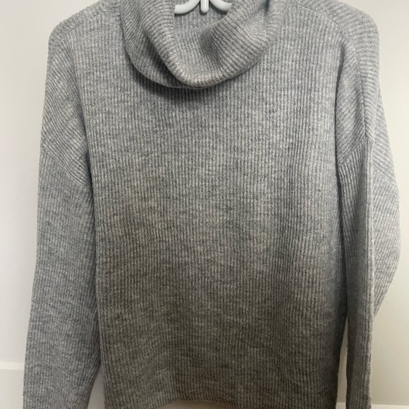 Sweater bundle 3 sweaters !! - Picture 5 of 6